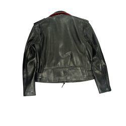 Chaqueta de cuero con detalles rojos y forro rojo./Leather jacket